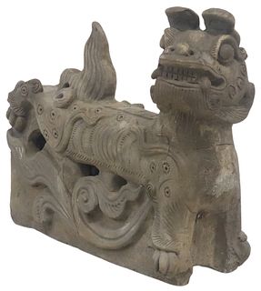 LARGE CHINESE EARTHENWARE FOO LION ARCHITECTURAL ROOF TILE
