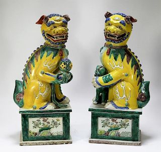 PR Chinese Porcelain Sancai Glaze Foo Lions
