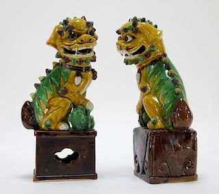 PR Chinese Porcelain Sancai Glaze Foo Lion Statues