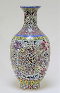 FINE Chinese Republic Porcelain Famille Rose Vase