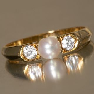 3-STONE PEARL AND DIAMOND RING