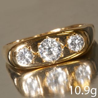 3-STONE DIAMOND RING