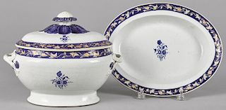 Chinese export porcelain tureen and undertray, early 19th c., 9 1/2'' h., 13 1/8'' w.