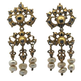 Georgian 22kt Gold hanging Earrings with natural Pearls