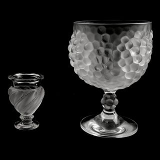 FLORERO Y COPÓN FRANCIA SIGLO XX Elaborados en cristal transparente Sellados Lalique Acabado opáco Diseños orgánicos en...