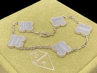 Van Cleef & Arpels Vintage Alhambra bracelet, 5 motifs. 18k white gold. Chalcedony