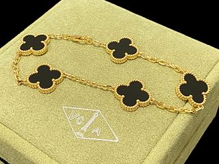 Van Cleef & Arpels Vintage Alhambra bracelet, 5 motifs. 18k Yellow gold, Onyx