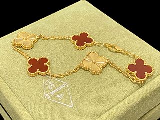 Van Cleef & Arpels Vintage Alhambra bracelet, 5 motifs. 18k Yellow gold,  Carnelian