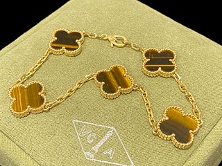 Van Cleef & Arpels Vintage Alhambra bracelet, 5 motifs. 18k yellow gold, Tiger eye.