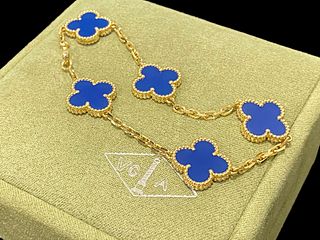 Van Cleef & Arpels Vintage Alhambra bracelet, 5 motifs, 18K yellow gold, Agate