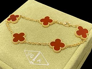 Van Cleef & Arpels Vintage Alhambra bracelet, 5 motifs. 18k Yellow gold, Carnelian.