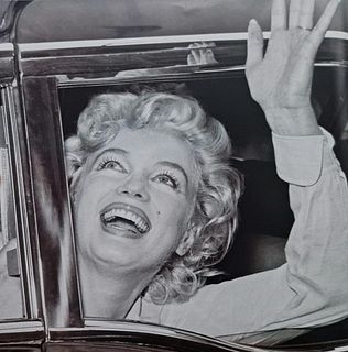 Marilyn Monroe waving out the car window
