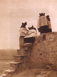 Edward S. Curtis, PLATE 29 Watching the Dancers, 1906