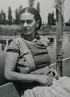 Frida Kahlo, Sitting by the water