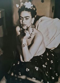 Frida Kahlo, Topless seated