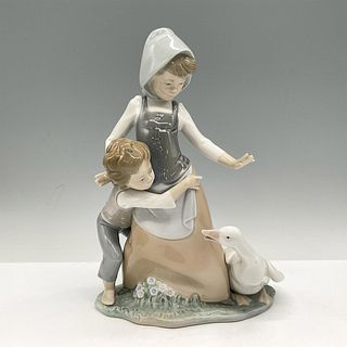 Lladro Porcelain Figurine, Avoiding the Goose 1005033