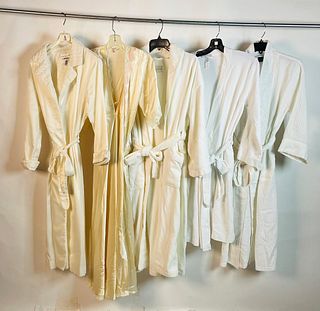 Set of 5 Women's Robes by Oscar de la Renta, Schweitzer Linens, Frette, Hanro of Switzerland, Natori
