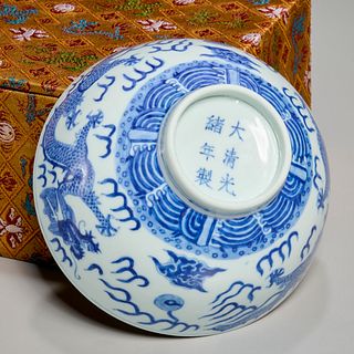 Chinse blue & white porcelain dragon cup