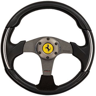 MOMO VOLANTE RACE 3000  HECHO EN ITALIA. FECHA 7 - 89  Con botón para claxon Ferrari  Piel y acero, con detalles cromado...