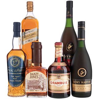 Whisky, Licor y Cognac. a) Rémy Martin. b) Johnnie Walker. c) Celtíc. d) Danzy Jones. d) Drambuie. Total de piezas: 6.