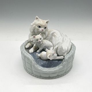 Kitty Care 1006652 - Lladro Porcelain Figurine