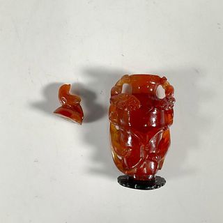 Chinese Carnelian and Agate Snuff Bottle