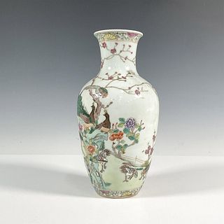 Chinese Porcelain Polychromatic Bird Vase