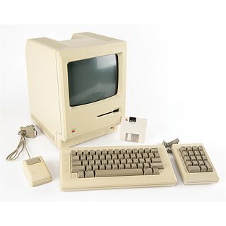 Del Yocam&#39;s Macintosh 128K with &#39;In Appreciation&#39; Plaque