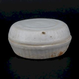 Chinese Song or Yuan Dynasty White Glazed Porcelain Covered Round Box likely used for cosmetics or a seal wax container