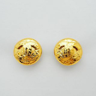 CHANEL ROUND MATRASSE COCO EARRINGS