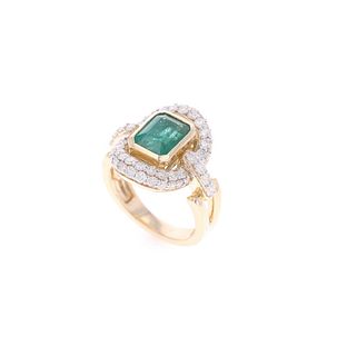 Elegant Emerald & Diamond 14k Yellow Gold Ring