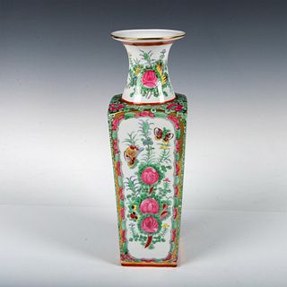 S. Andrea Japanese Export Chinese Style Famille Rose Vase