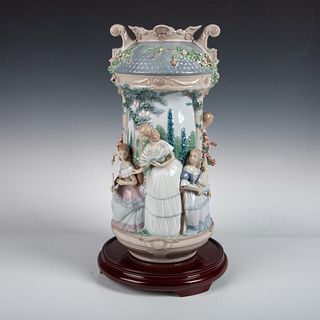 Lladro Porcelain Vase, Ladies in the Garden 1001900 + Base