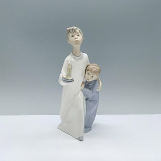 Lladro Porcelain Figurine, Boy and Girl 1004874