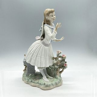 Lladro Porcelain Figurine, Exquisite Scent 1001313
