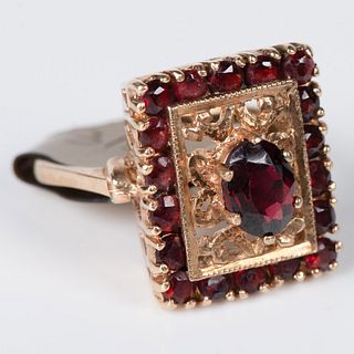Antique Victorian 9K Gold and Red Garnet Ring