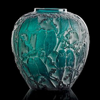 LALIQUE "Perruches" vase, green glass