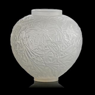 LALIQUE "Gui" vase, opalescent glass