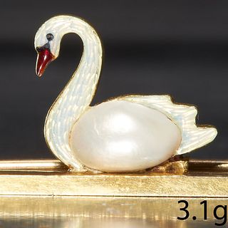 EARLY 20TH CENTURY PEARL AND ENAMEL SWAN BROOCH