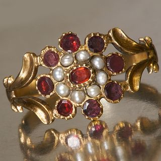 ANTIQUE GARNET AND PEARL FLORAL CLUSTER RING
