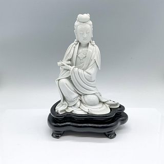 Chinese Dehua Porcelain Guanyin Figurine