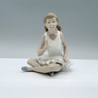 Nao by Lladro Figurine, Attentive Ballet 2010146