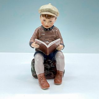 DJ Copenhagen Porcelain Figurine, Boy Reading 1096