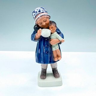 DJ Copenhagen Porcelain Figurine, Girl with Doll 1106