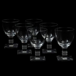 JUEGO DE COPAS FRANCIA SIGLO XX Elaboradas en cristal transparente Sellado Lalique Diseño orgánico Servicio para 6 perso...