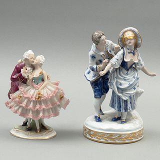 PAREJAS EN CORTEJO ITALIA Y ALEMANIA SIGLO XX Elaboradas en porcelana policromada Selladas Capodimonte y Alba Kunst 17 cm...