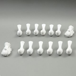 COLECCIÓN DE AVES SIGLO XX Elaboradas en porcelana blanca Acabado brillante 2 modelos diferentes 6 cm altura Detalles de...