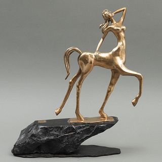 CARLOS AGUILAR Y LINARES (MÉXICO, 1945 - ). CENTÁURIDE. Bronce, acabado dorado; base de mármol. Firmada y numerada 12/50. 28 cm alt.