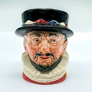 Beefeater GR D6233 - Small - Royal Doulton Character Jug