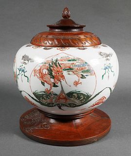 CHINESE DRAGON VASE WITH DRAGONS